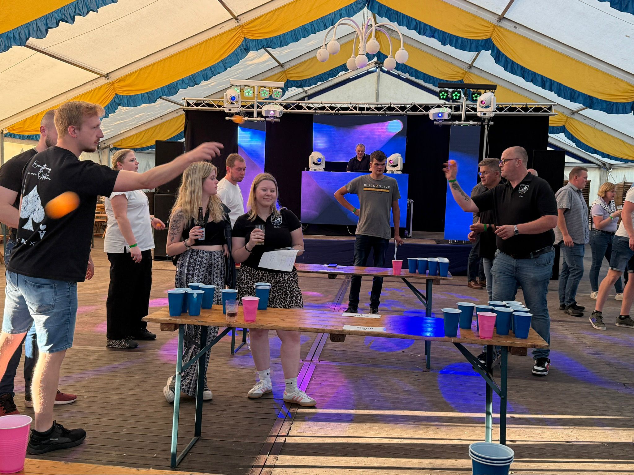 Bierpong-Turnier Festzelt